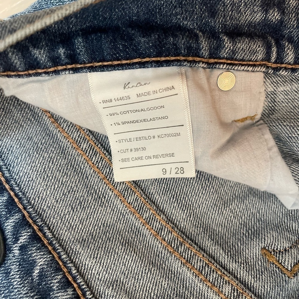 Kancan light wash mildly distressed straight leg 5 pocket jeans. Size 9/28. - Picture 5 of 8